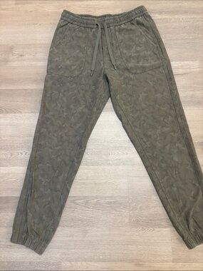 Athleta Olive Green Camo Jogger Sweatpants